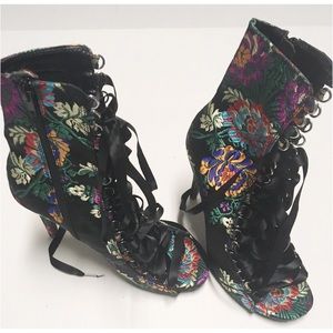 New Steve Madden Fuego Lace  Peep Toe Boots 8.5